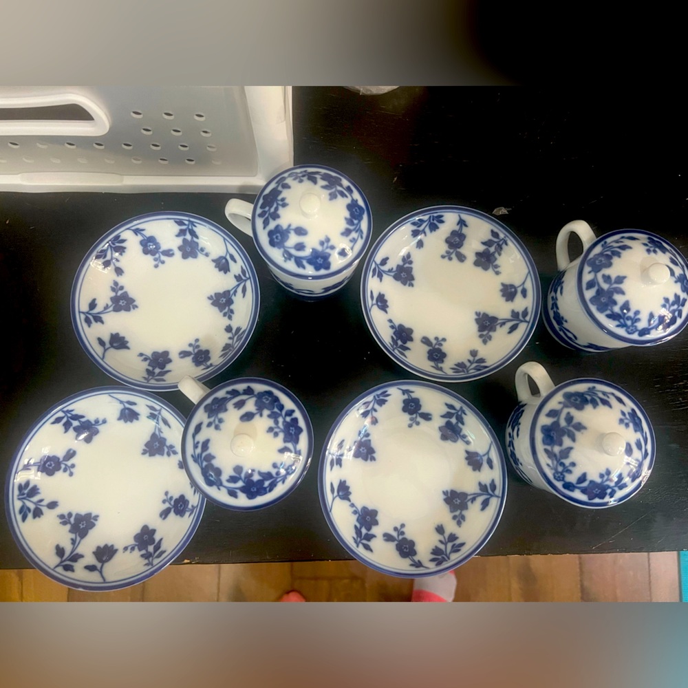 Williams Sonoma Grande Cuisine Blue & White Tea Cup & dessert bowls (12 pc set)